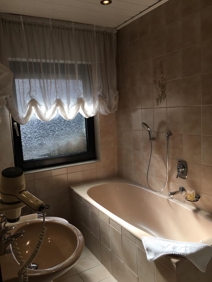 Gasthof Zur Sonne Winzenhohl Hoesbach Ngoại thất bức ảnh